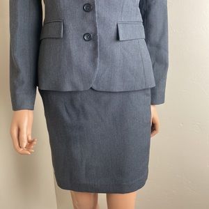 Banana Republic Pencil Skirt size 2P Gray Professional Skirt
